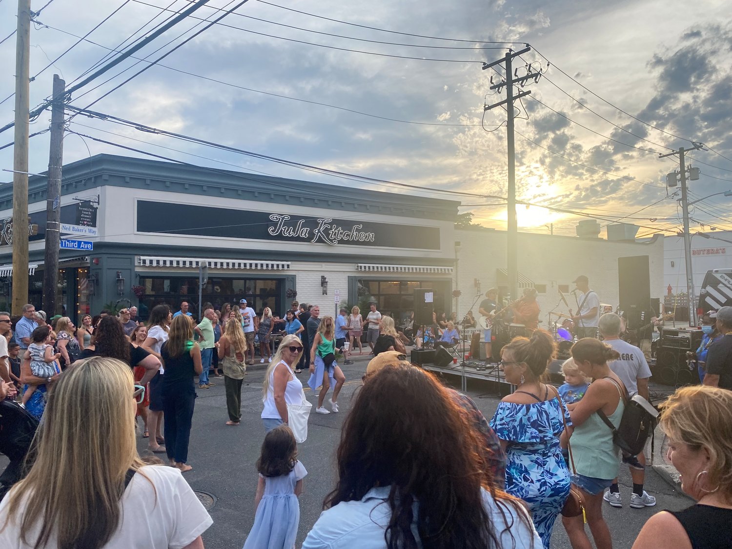 Alive by the Bay | The Islip Bulletin